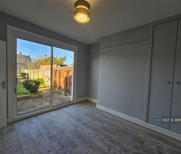4 bedroom terraced house to rent - Photo 3