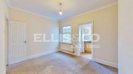 Orchard Road, Brentford, TW8 - Photo 2