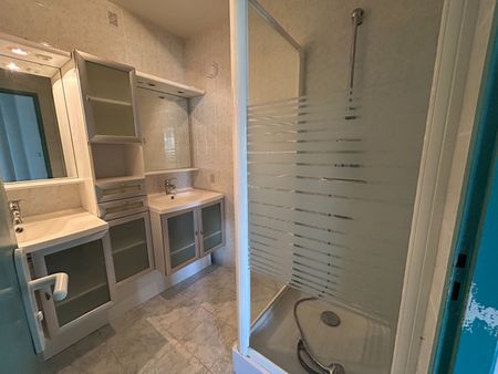 Location Appartement 3 pièces 74m² - Photo 4