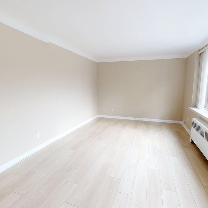 1073 Hollington St, Carlington, Ottawa, ON - Photo 1