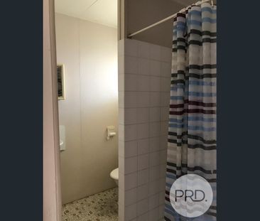 NICE AND QUIET ONE BEDROOM IN WINDSOR B/L - Photo 4