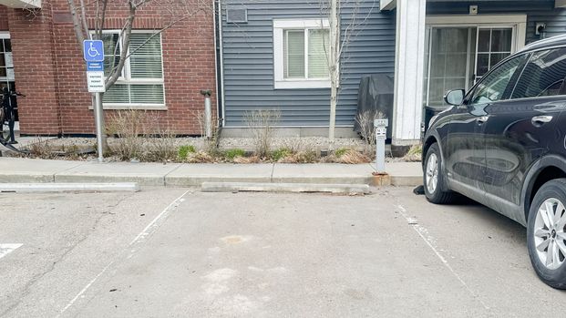 Bright & Air Conditioned 2 Bed Condo In Copperfield | 2 Parking Stalls. - Photo 1