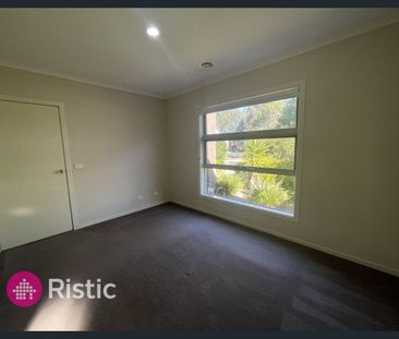 4 bedroom in Mernda Village - Photo 2