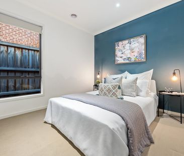 Sophisticated Retreat with Tranquil Surrounds - Photo 5