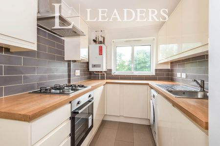 2 bedroom apartment to rent Somers Close, Reigate, RH2 - Photo 3