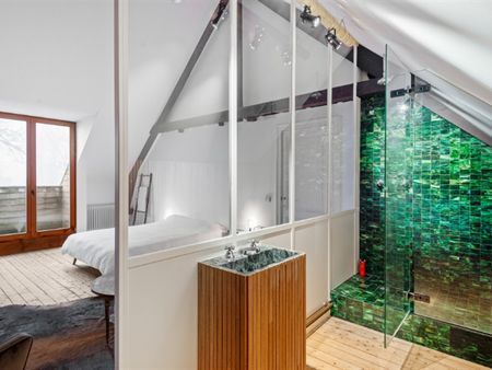 Instapklare en zeer centraal gelegen( deels gemeubelde) ruime herenwoning op 1498m2 met 5 SLK, garage & parktuin - Foto 5