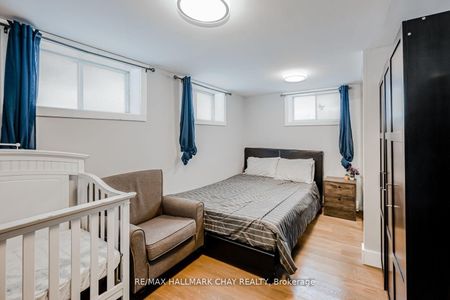 For Lease - 17 Walker Avenue, Orillia, Ontario - Photo 2