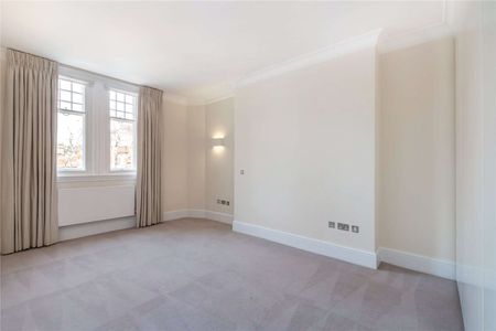 A beautiful third floor apartment (with lift) in a period building situated moments from Sloane Square and the amenities of Pavilion Road. - Photo 4