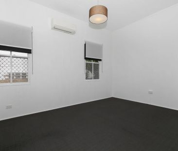 Renovated Inner-City Worker's Cottage – Walk to Everything! - Photo 2