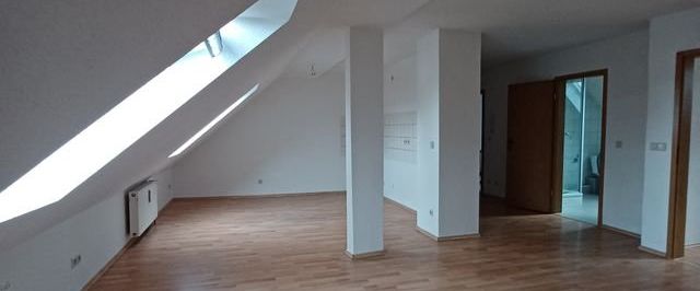 WunderschÃ¶ne Dachgeschoss Wohnung in Zwickau, Oberplanitz ab sofort zu vermieten - Photo 1