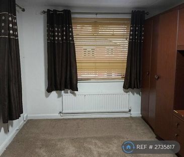 4 bedroom semi-detached house to rent - Photo 5