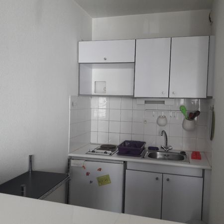 POITIERS: T2 meublé 25.92 m² + PARKING - Photo 3