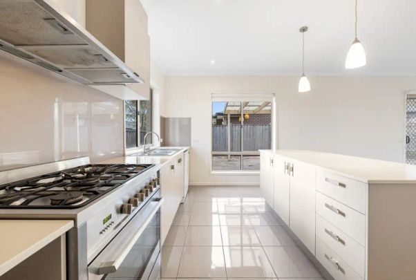 “Your Perfect Family Haven Awaits in Prime Point Cook Location” - Photo 1