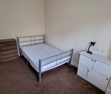 6 bedroom terraced house to rent - Photo 4