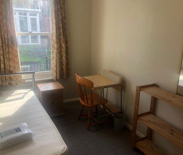 4 bedroom terraced house to rent - Photo 3