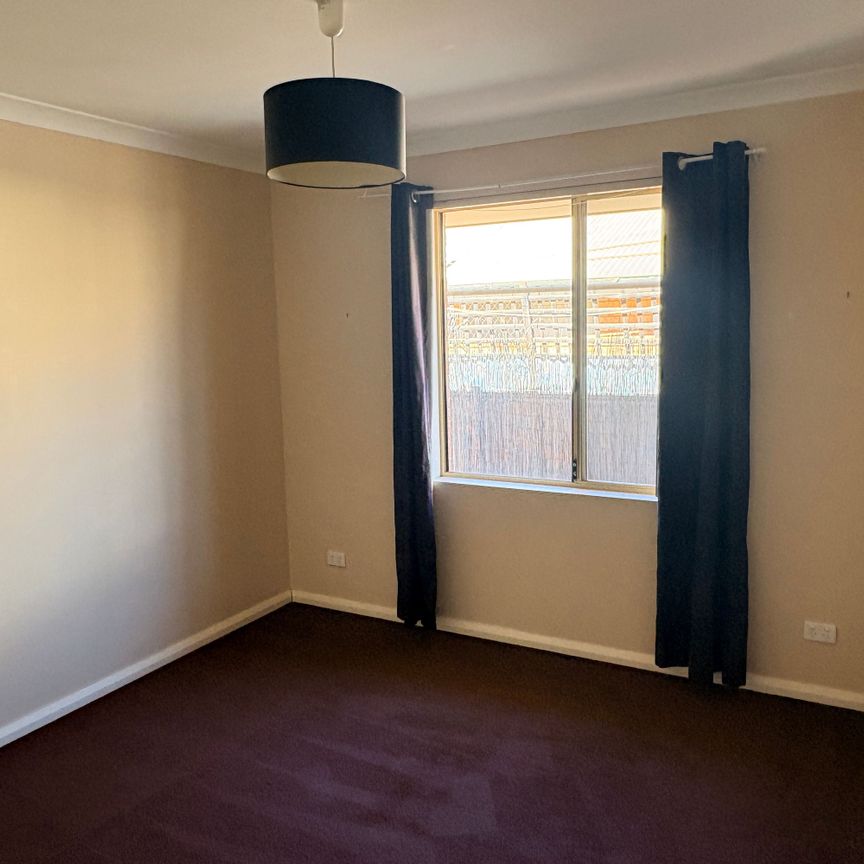 Low maintenance unit in a great location. - Photo 1