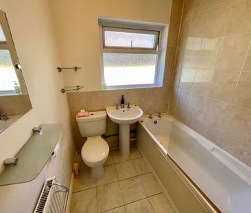 3 bedroom semi-detached bungalow to rent - Photo 6
