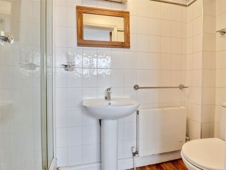 3 Bedroom Flat / Apartment to let - Photo 4