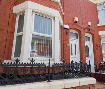 4 bedroom terraced house to rent - Photo 1