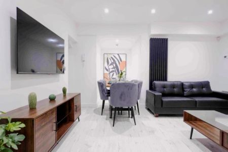 8 Beds 8 Baths - Photo 3