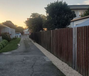 Near Memorial Ave, 5min walk to Burnside High - Photo 4