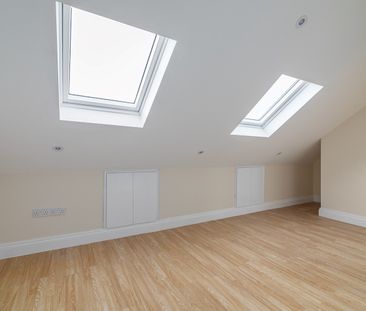 5 Bed Terraced House, Downshall Avenue, IG3 - Photo 4