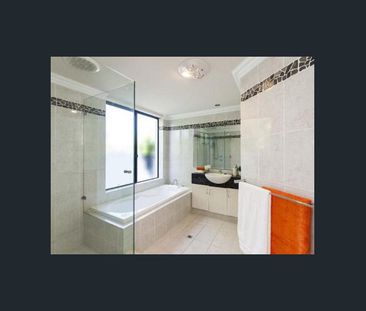AMAZING 4x2x2 HOME LESS THAN 500m TO THE BEACH! DONT MISS OUT... - Photo 6