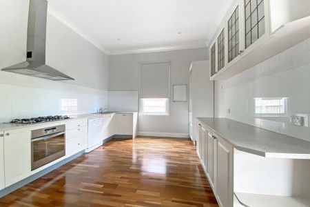 CHARACTER HOME - Photo 3