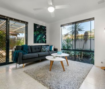 Gloriously Sun Filled Spacious Home - Photo 2