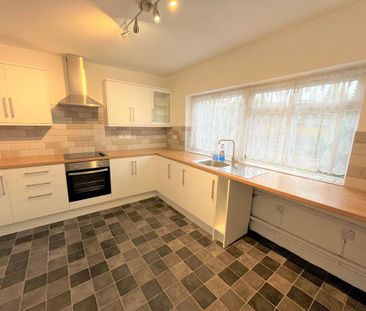 2 bedroom ground floor flat to rent - Photo 2