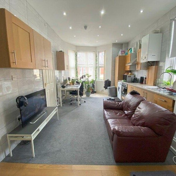 Studio to rent - Photo 1