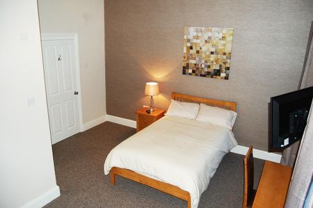 4 bedroom terraced house to rent - Photo 3