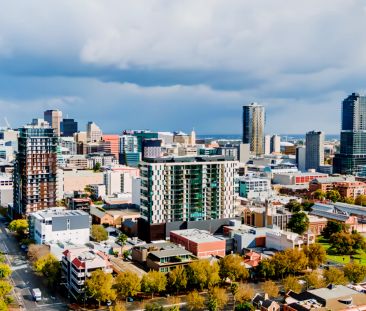 Twin Bed in 5 Bedroom Apartment - Photo 6