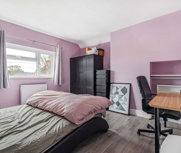 Cherry Crescent, Brentford, TW8 8NN - Photo 5