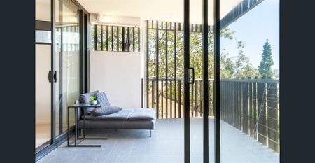 Modern stylish 2 bedrooms 2bathrooms apartment situated in Dutton Park - Photo 3