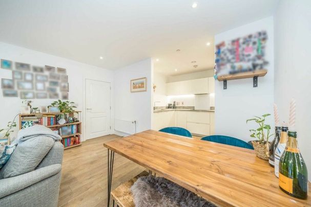 Madeira Street, Canary Wharf, E14 - Photo 1