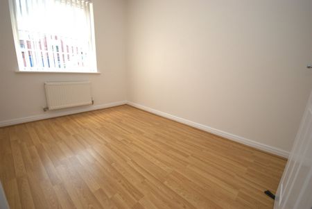 Avocet Close, Coton Park, Rugby, CV23 - Photo 4