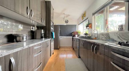 BEAUTIFUL 3 BEDROOM HOME - Photo 5