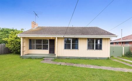 THREE BEDROOM HOME CLOSE TO CORIO VILLAGE - Photo 3