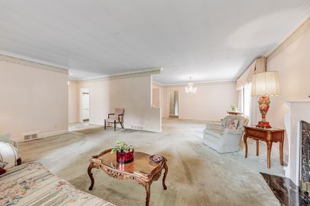 For Lease - 200 Cortleigh Boulevard, Toronto, Ontario - Photo 2