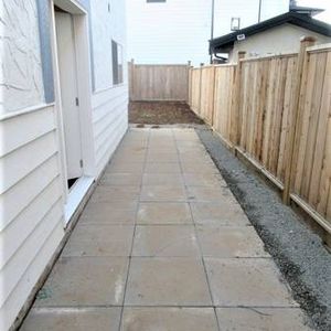 Ground Level Suite - lots of parking - Photo 2