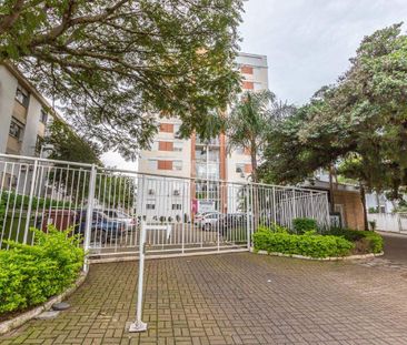 Apartamento de 2 dormitórios com sacada e vaga no bairro Cristal. -... - Foto 3