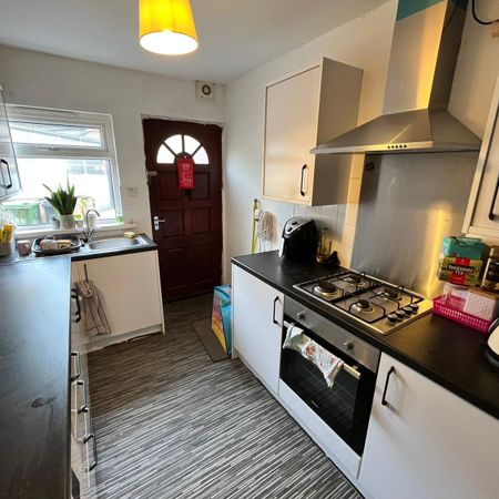 4 bedroom terraced house to rent - Photo 3
