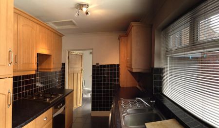 4 bedroom terraced house to rent - Photo 4