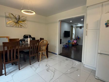 For Lease - 3252 Equestrian Crescent, Mississauga, Ontario - Photo 4