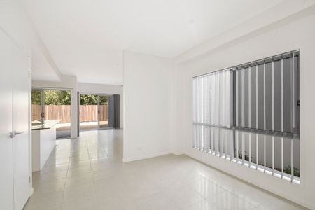 Lovely Four Bedroom home Sunshine Cove Estate - Photo 2