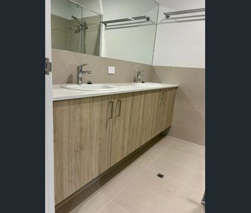 4-Bedroom (2 Master Bedrooms) 3-Bathroom Home - Photo 6