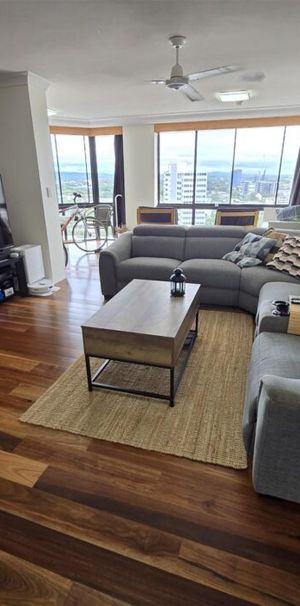 100 m2 3 bedroom Central Surfers Paradise unit - Photo 1