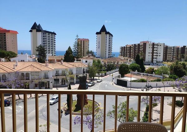 Ref 15269 – ** Long Term Rental ** Magnificent apartment with lots of natural light 300 meters from the sea!