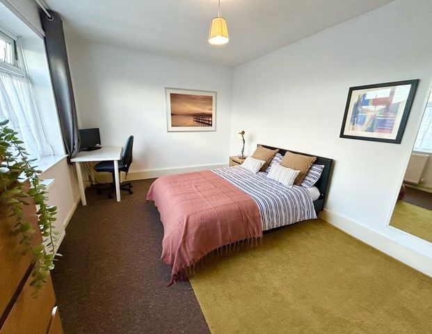 Room in a Shared House, London, UB6 - Photo 1